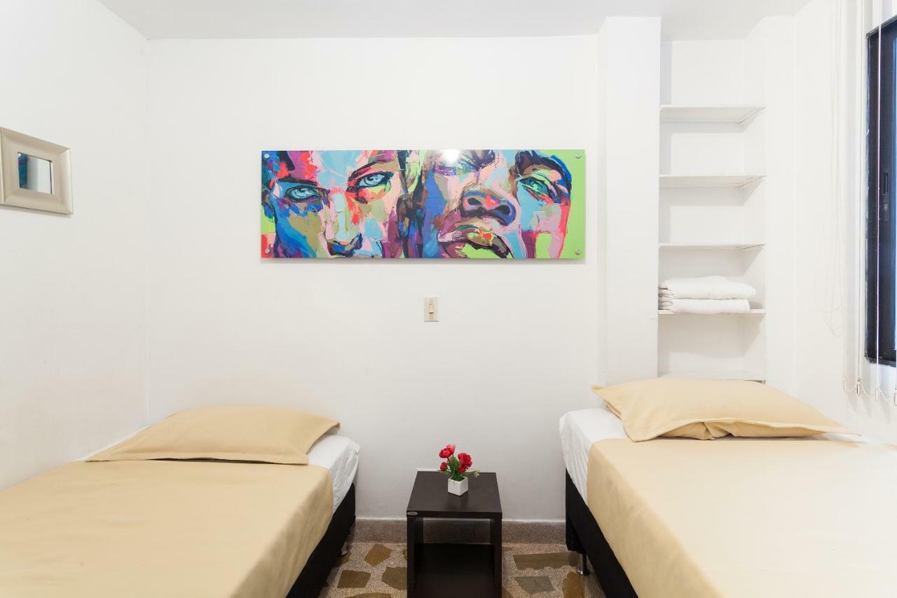 Apartamentos Amoblados Jg De La 70 Medellín Eksteriør billede