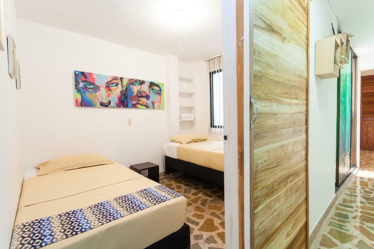 Apartamentos Amoblados Jg De La 70 Medellín Eksteriør billede