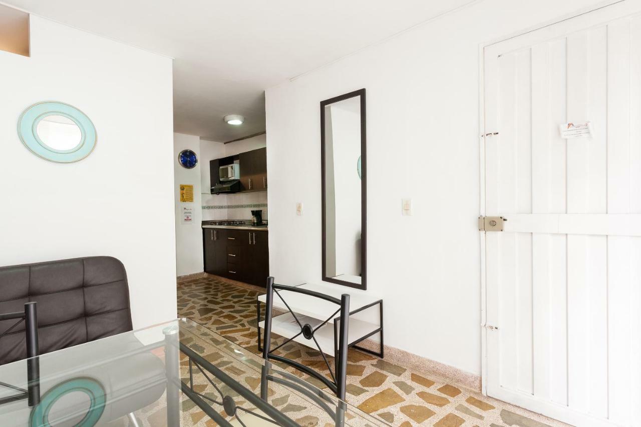 Apartamentos Amoblados Jg De La 70 Medellín Eksteriør billede