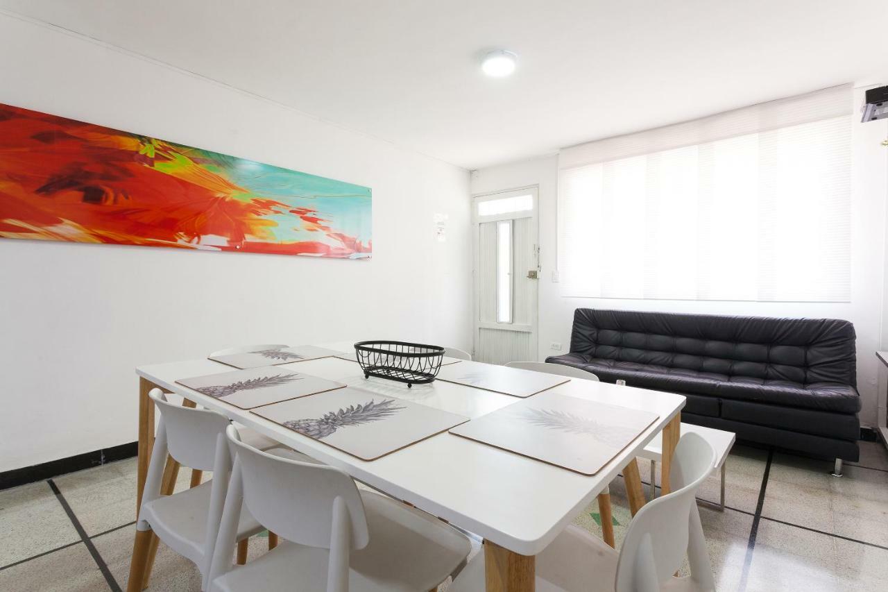 Apartamentos Amoblados Jg De La 70 Medellín Eksteriør billede