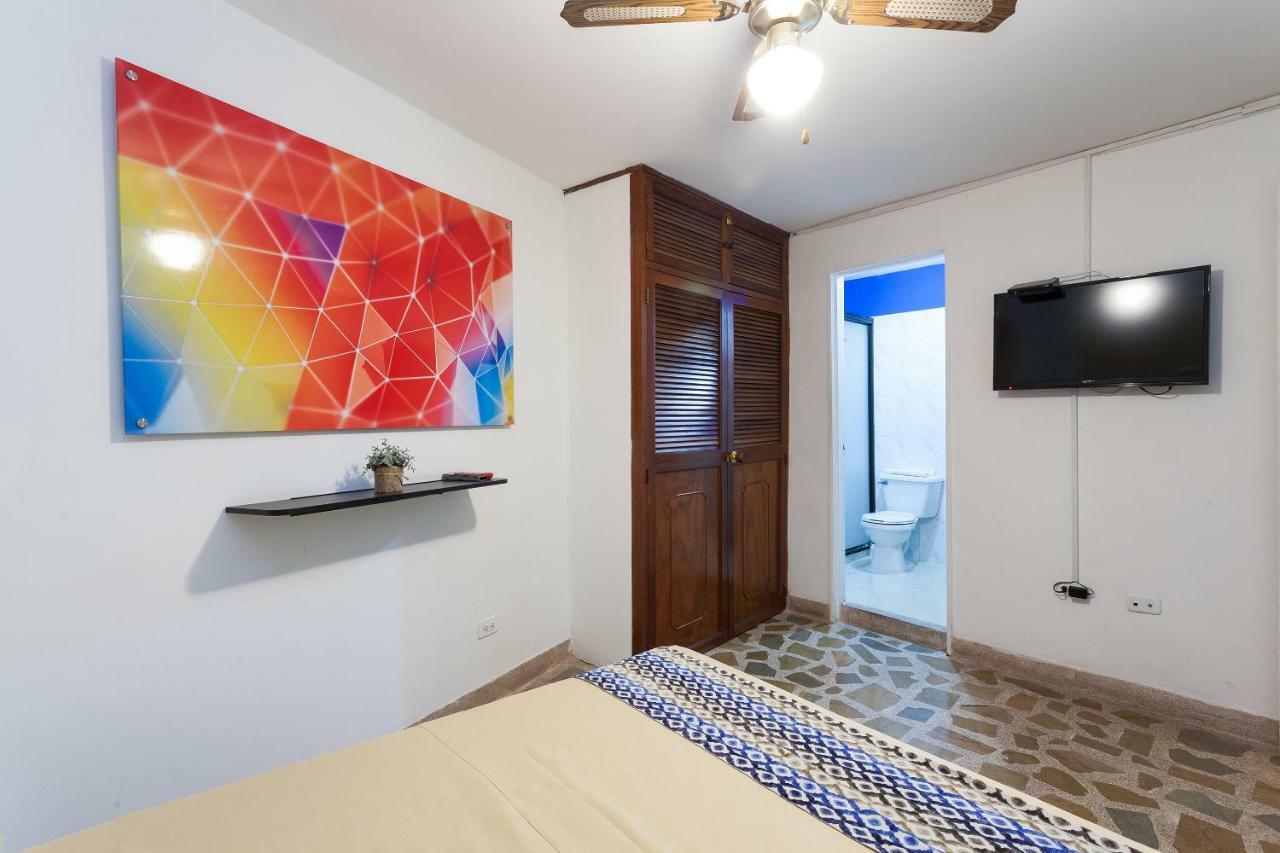 Apartamentos Amoblados Jg De La 70 Medellín Eksteriør billede