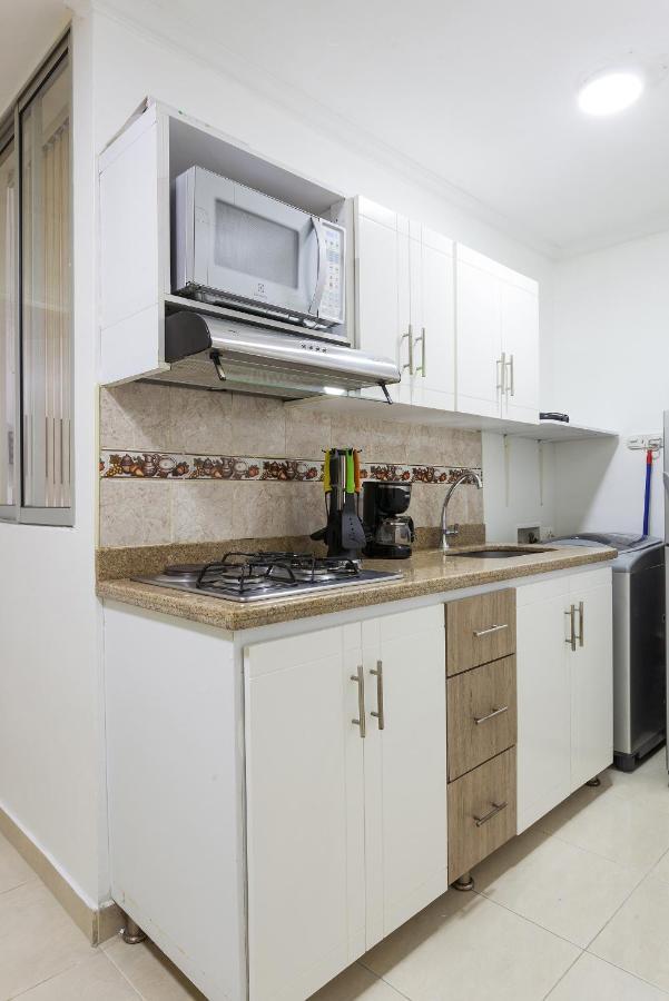 Apartamentos Amoblados Jg De La 70 Medellín Eksteriør billede
